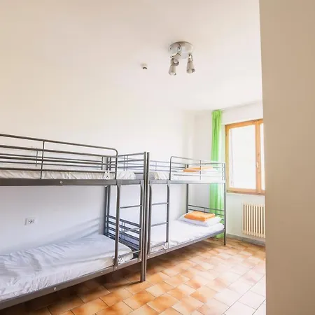 Safestay Hostal *